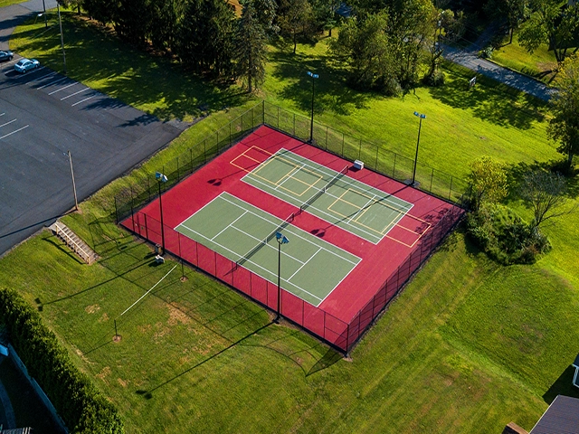 Sơn 5 lớp sân tennis-pickleball với Sơn có 10% hạt cao su Plexipave USA trên nền nhựa